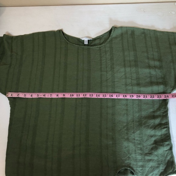 Women’s Time and Tru Green Blouse, Medium (8-10) pre-owned, pet/smoke free home - Picture 9 of 10